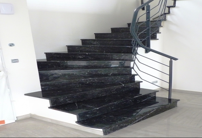 Escalier en marbre Noir Marquina